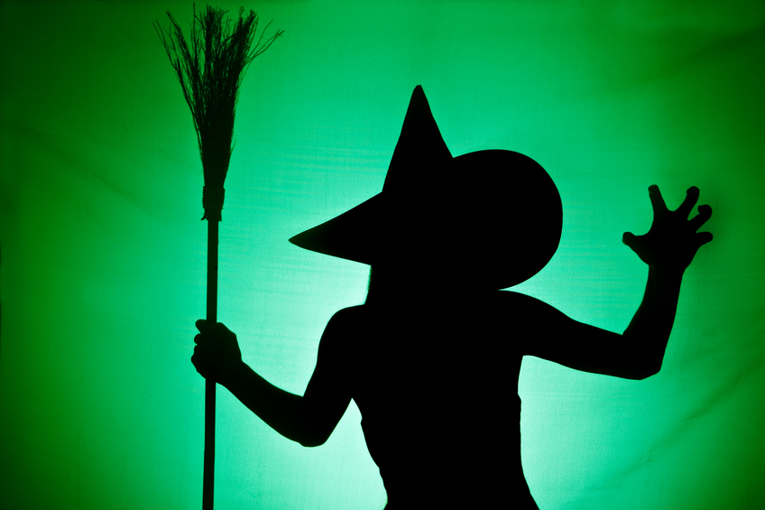 DIY Crashing Witch from Hoosier Homemade
