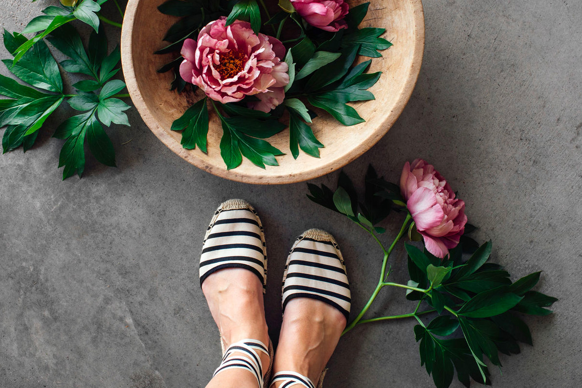 Striped espadrille sandals with flowers
