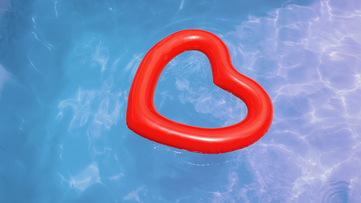 Heart pool float