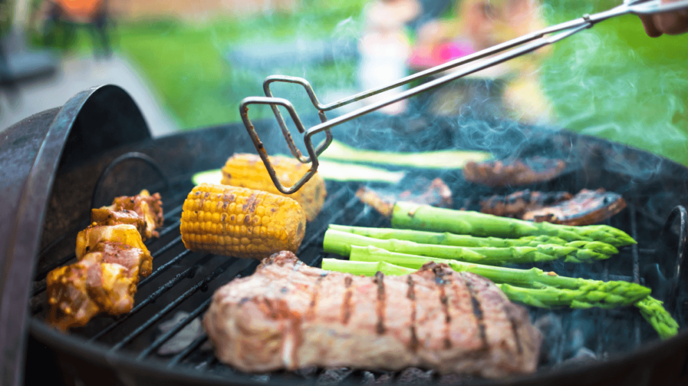 The Best Outdoor Grilling and Entertaining Supplies for the Super Bowl